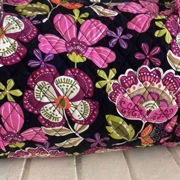 VERA BRADLEY Women's Quilted Black Pink Floral Duffle Bag Weekender - Picture 3 of 9